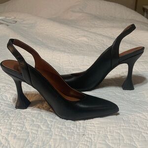 Vionic Black Heels with Medium Heel and Slingback Style